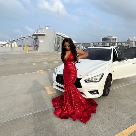 Prom Dress for Sale !!! Only worn for 2 hours and in Great condition - Picture 2 of 3